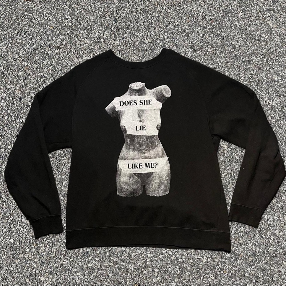YASIMUSE “DOES SHE LIE LIKE ME?” concert merchandise ALT-POP sweater